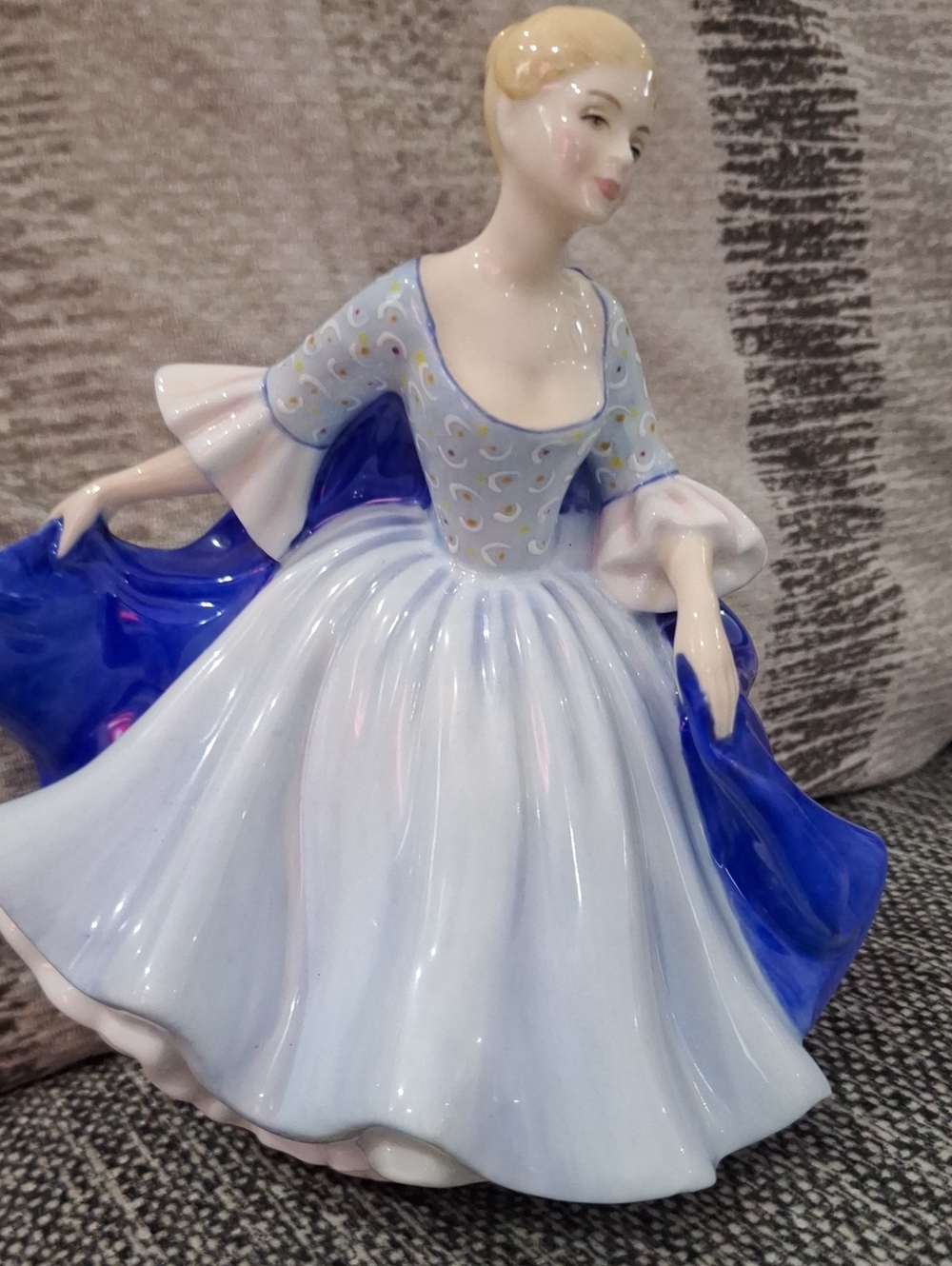 Blue and White Girls' Formal Dress with Elegant Skirt